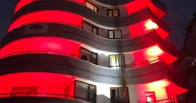 Ukrayna’nın Ankara Büyükelçiliği Türk bayrağı renkleriyle aydınlatıldı