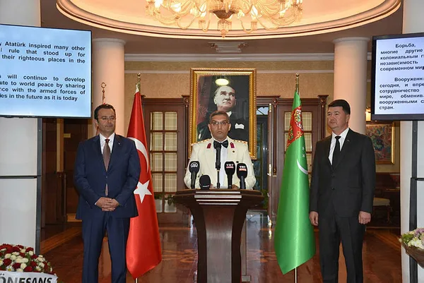 Türkmenistan’da Büyük Zafer’in 101’inci yılı kutlandı