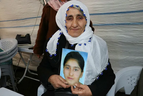 Diyarbakır evlat nöbetine iki aile daha katıldı! Bu durumdan HDP sorumlu