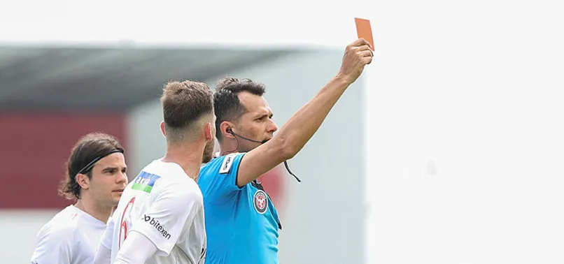 Galatasaray maçında yok! Sivasspor'da kırmızı kart gören Mustapha Yatabare İstanbul'da oynayamayacak