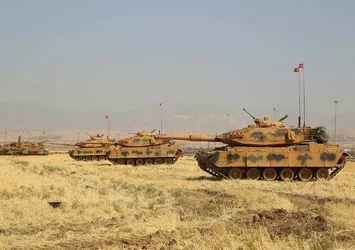 Türk askerini gören teröristler kaçtı!