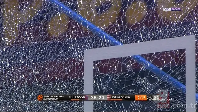 Barcelonalı yıldız basketbolcu potayı kırdı! İşte o görüntüler 6