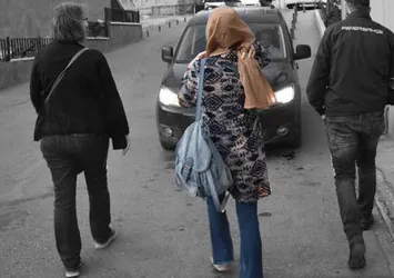 İzmir'de 'FETÖ'nün ablaları'na operasyon
