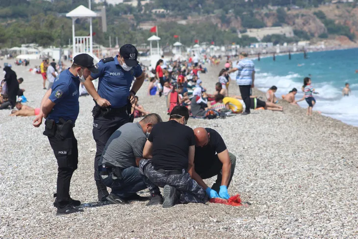 denizden-cikarilan-paketin-icindekileri-gorenler-soke-oldu-1591278484659.jpg Denizden çıkarılan paketin içindekileri görenler şoke oldu! - 1