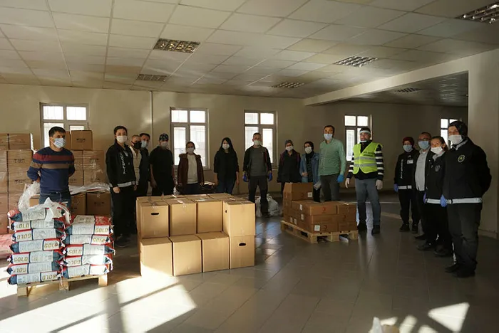 Bursa’da sağlık çalışanları ihtiyaç sahibi ailelere yardım eli uzattı