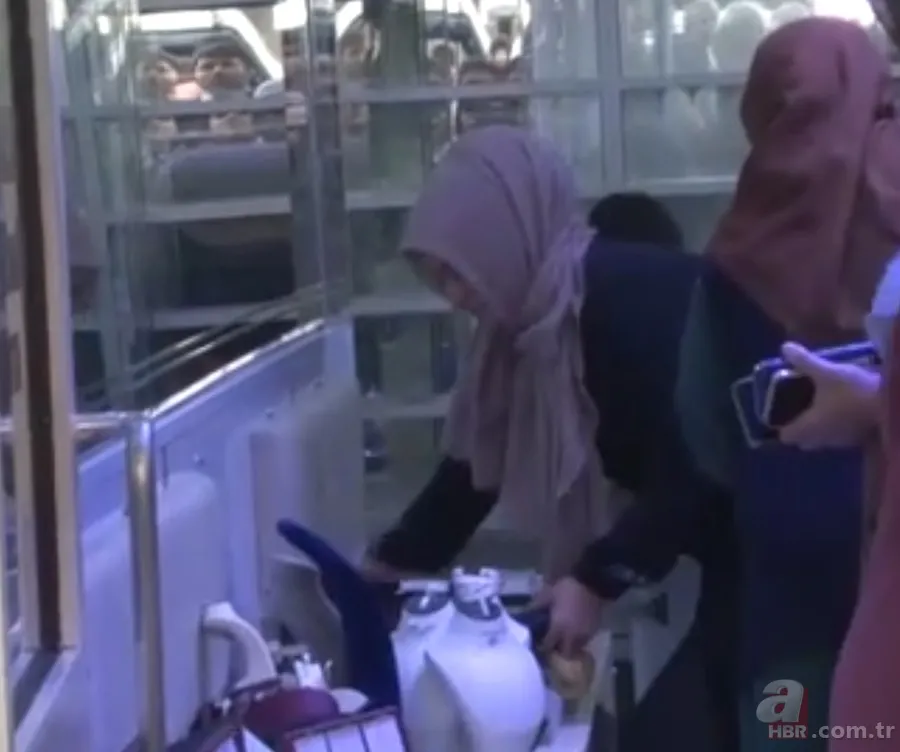 Kuyumcu altınları alıp sırra kadem bastı! Müşteriler dükkanı yağmalamaya çalıştı 5