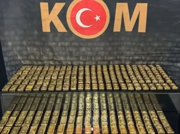 1709118984157.jpg Hakkari'de 221 kilo kaçak külçe altın ele geçirildi! Arabanın içine zula yaptılar... - 3