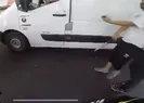 Sopanın ucuna bıçak bağlayıp saldırdı