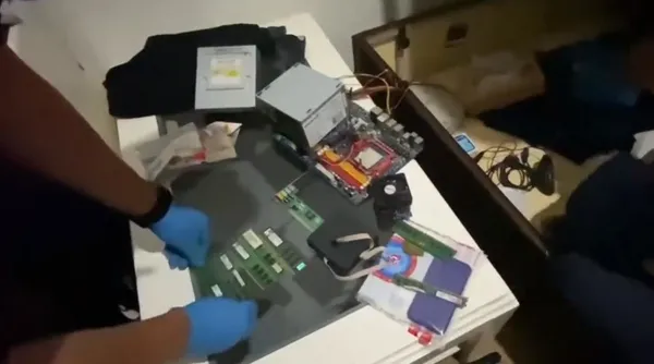 uzuner-ve-pelit-cetesi-cokertildi-bakan-yerlikaya-duyurdu-1697435355570.jpeg 'Uzuner' ve 'Pelit Çetesi' çökertildi! Bakan Yerlikaya duyurdu - 5