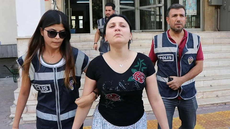 Suç makinesi Kayseri’de yatak odasındaki özel bölmede yakalandı | Video