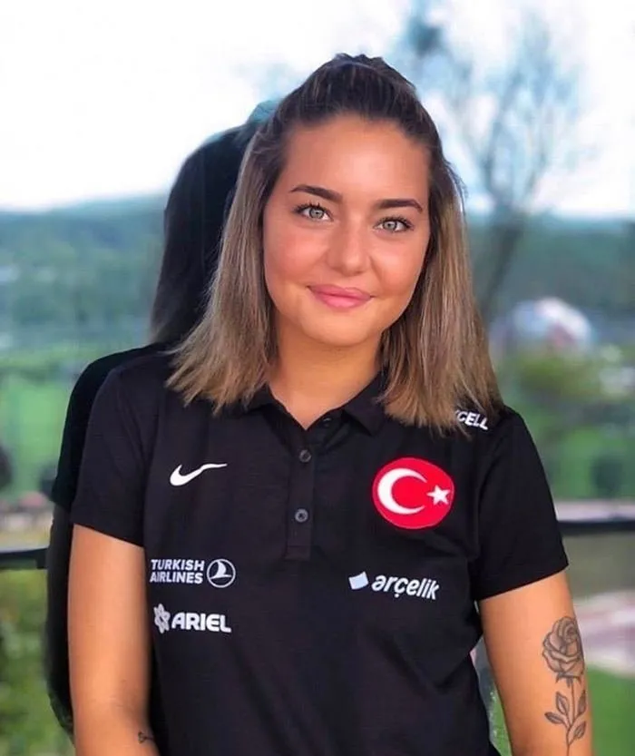 Survivor’da Aycan Yanaç’ın ifşa olan mesajlarının altından Fenerbahçeli futbolcu Okan Turp çıktı
