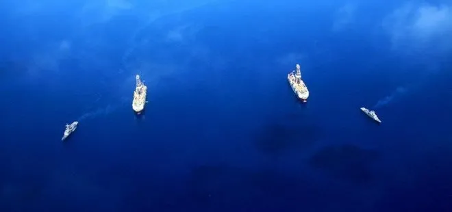 Doğu Akdeniz’de Yavuz sondaj gemisinin Fatihi selamladığı an
