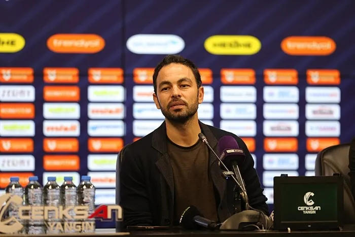 galatasaray-milli-araya-kayipla-girdi-sari-kirmizililar-sezonun-ilk-yenilgisini-aldi-1762712347013.jpeg Teknik Direktör Selçuk İnan, basın toplantısında soruları yanıtladı (AA)