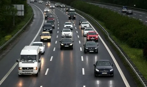 Son dakika: Otoyollarda yeni dönem yarın başlıyor! Araç sahiplerini ilgilendiriyor: Otomobillerin hız sınırları yükseltildi - 1