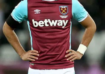 Payet'nin aracına taraftar saldırısı