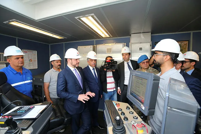 Enerji ve Tabii Kaynaklar Bakanı Berat Albayrak'tan flaş açıklama: Uçakla gravite veri toplama işlemine başladık - 2