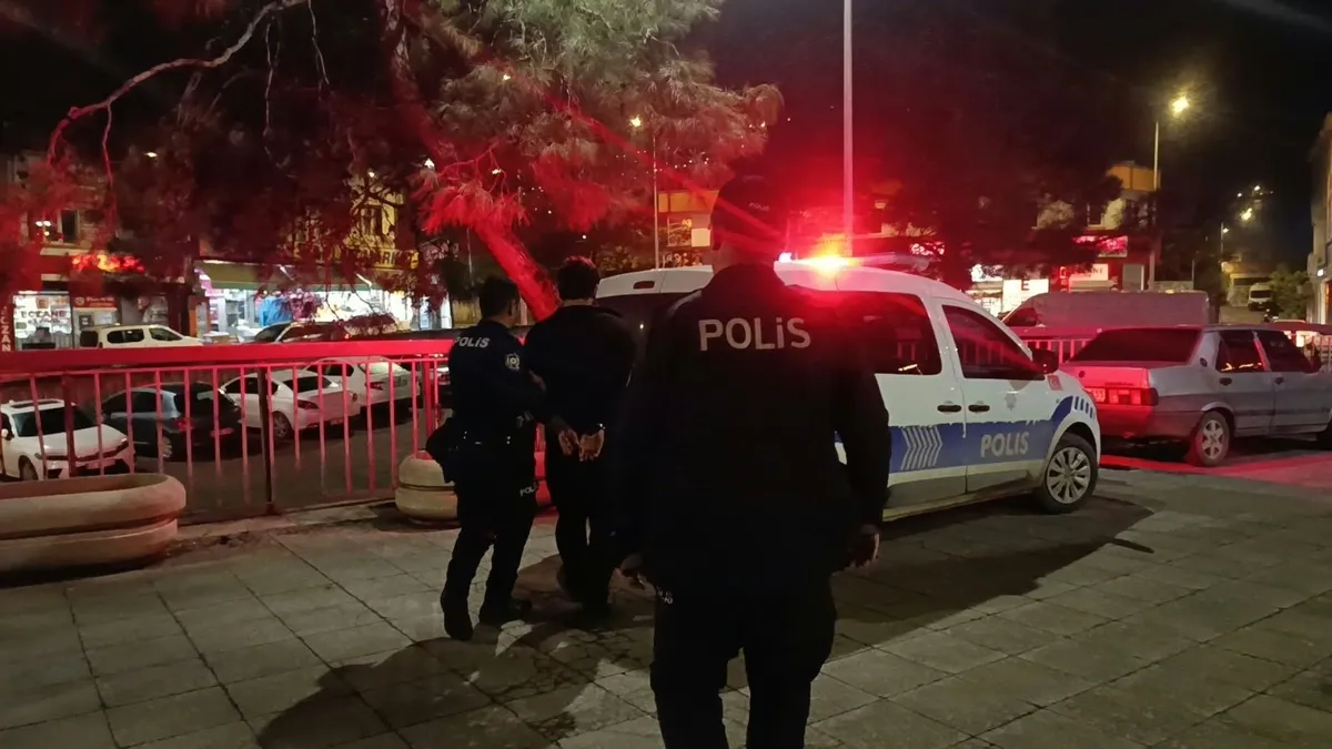 Kahramanmaraş’ta gözü dönmüş evlat dehşet saçtı! Para vermeyen annesini bıçakla rehin aldı