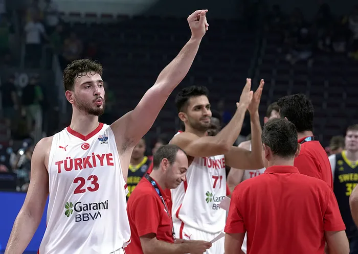 12-dev-adam-ceyrek-final-maci-bugun-saat-kacta-turkiye-polonya-basketbol-maci-hangi-kanalda-yayinlanacak-1757407952273.jpg A Haber Foto Arşiv