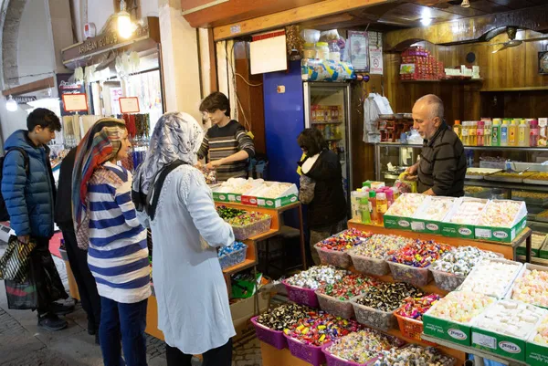 1681891562880.jpg Asrın felaketinde kısmen hasar görmüştü! Tarihi Maraş Çarşısı’nda bayram yoğunluğu - 2