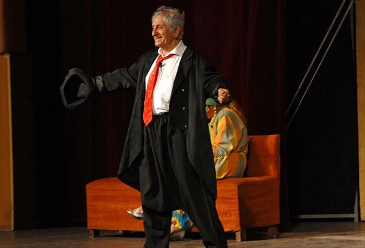 1774685318669.jpg Hayatını kaybeden sanatçılar: Ferhan Şensoy (31 Ağustos 2021) - Nejat Uygur (18 Kasım 2013)