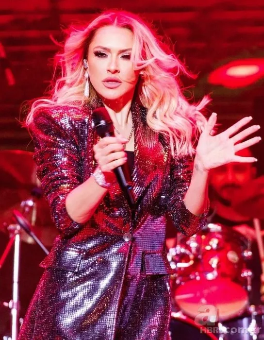 3 ay önce boşanan Hadise’den aşk bombası! Gönlünü Hasan Can Kaya’ya kaptırdı 16
