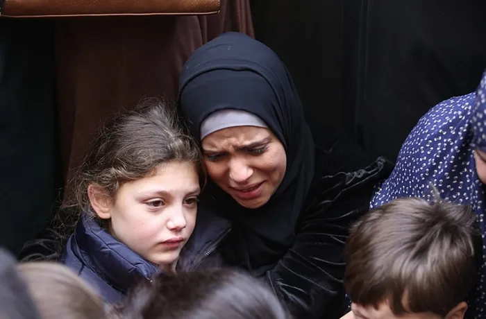 siyonist-bakan-duyurdu-israil-gazze-anlasmasindan-yani-mi-cizecek-iste-soykirimin-yeni-adresi-1737542923560.jpg İsrail'in Batı Şeria'da düzenlediği saldırılar sonucu hayatını kaybedenlerin yakınları objektiflere gözyaşlarıyla yansıdı. (AA)