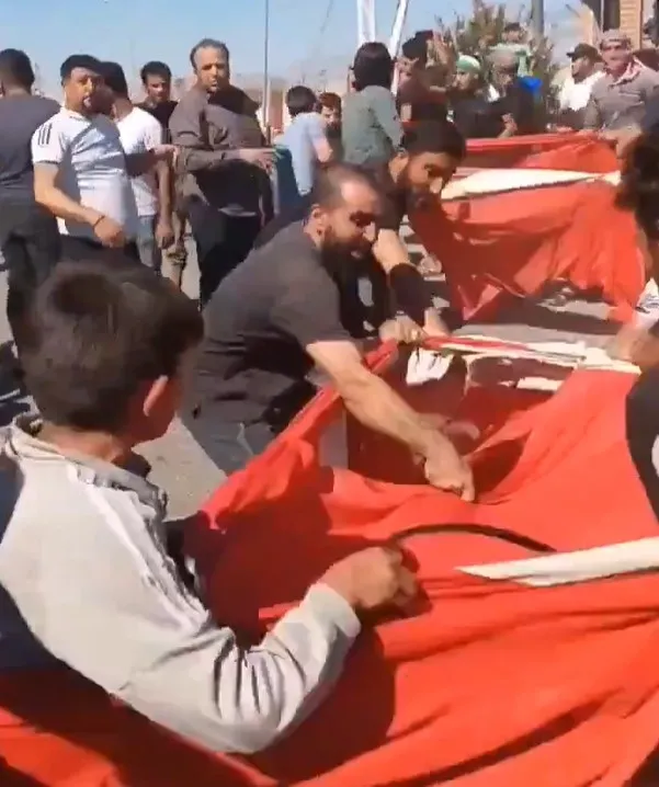 suriyeli-yerel-askeri-yetkililerden-aciklama-turk-kardeslerimize-saldiranlarin-pesine-takilmayin-1719906235242.jpg Suriye'deki provokatif olaylara müdahale edildi! MİT'ten olaylara ilişkin açıklama: Takip ediyoruz - 8