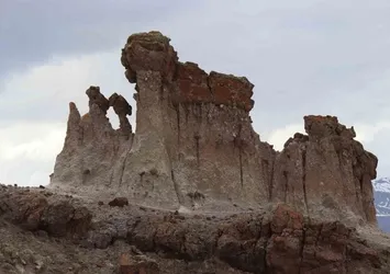 Süslünün Kaşı Kayalıkları göz dolduruyor