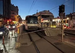Bayrampaşa'da tramvay durağında trafo patlaması!