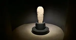 2 bin 500 yıllık heykele ziyaretçi akını