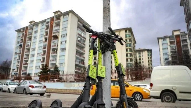 Bakan Karaismailoğlu yollardaki tehlikelere dikkat çekti: Scooter'lara düzenleme geliyor - 3