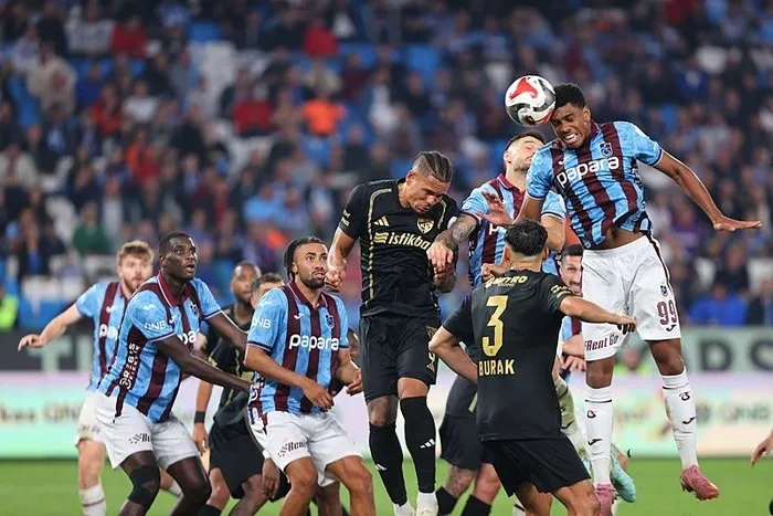 Fırtınadan net zafer! Bordo-mavililer 3 puanı 4 golle aldı