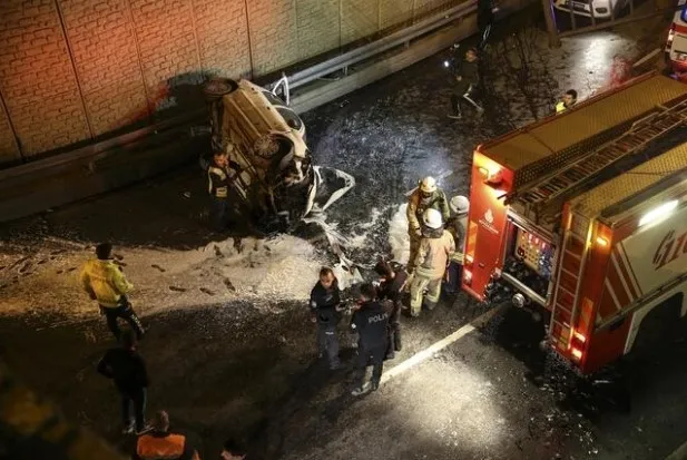 İstanbul'da otomobil alt geçide uçtu: 1 yaralı - 3