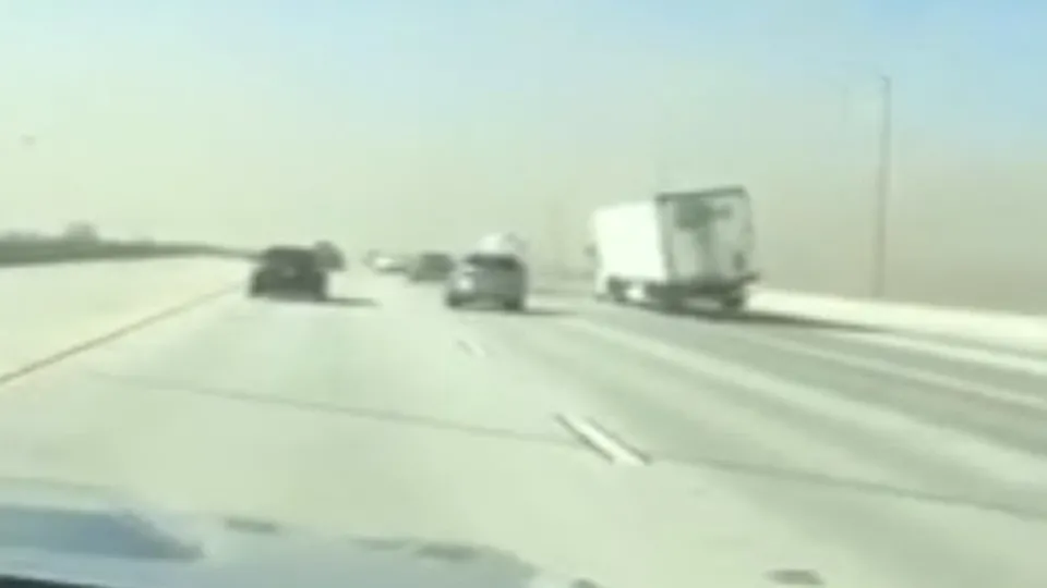 Son dakika: Rüzgar seyir halindeki TIR’ı devirdi! O anlar araç kamerasında