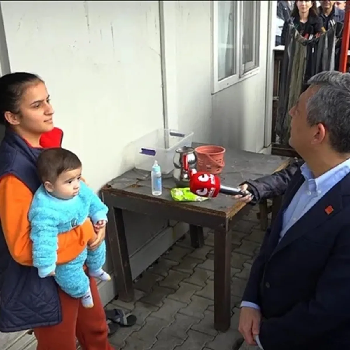 Özgür Özel'in mağduriyet senaryosu çöktü! Osmaniye'de “mağduruz” diyen ailenin üzerine 3 araç kayıtlı