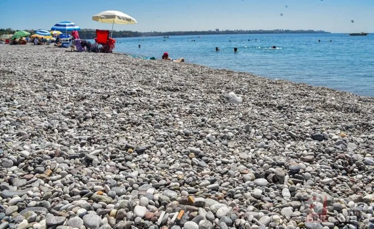 Sahil de denizin dibi de doldu taştı! Pamuk yığınından farksız: Dünyaca ünlü sahilde çevre kirliliği