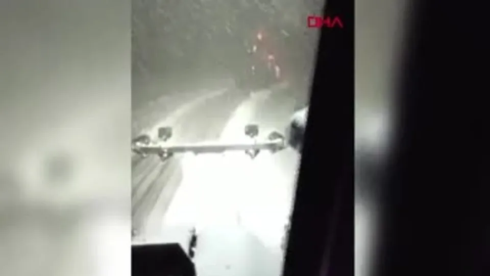 Siirt-Şırnak kara yolu kapatıldı! Kar yağışı nedeniyle Şırnak kara yolu araç ve yaya trafiğine kapatıldı