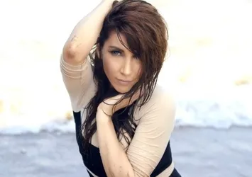 Hande Yener Dubai'de plaj mı açıyor?