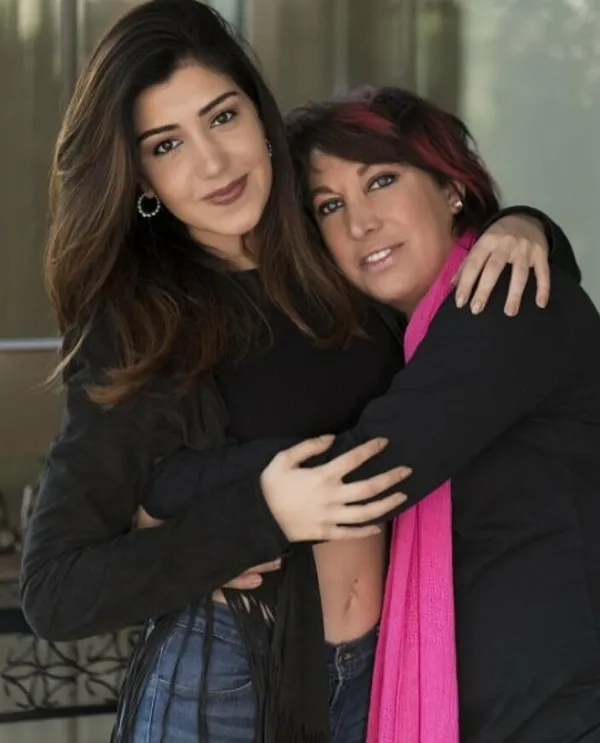 levent-kirca-ve-oya-basarin-kizi-ayse-kirca-gonlunu-dogu-demirkola-kaptirdi-fotograf-ele-verdi-1679577102776.jpg Levent Kırca ve Oya Başar’ın kızı Ayşe Kırca gönlünü Doğu Demirkol’a kaptırdı! Fotoğraf ele verdi - 3