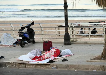 İsrail Beyrut'ta sahili kan gölüne çevirdi