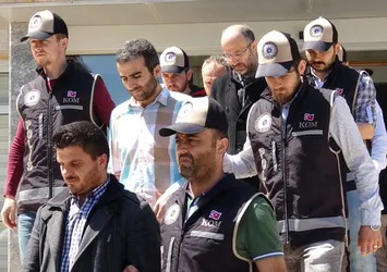 FETÖ'nün 'mahrem asker abileri'ne operasyon