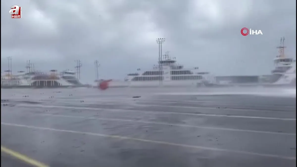 Yalova’daki fırtınadan çarpıcı görüntüler