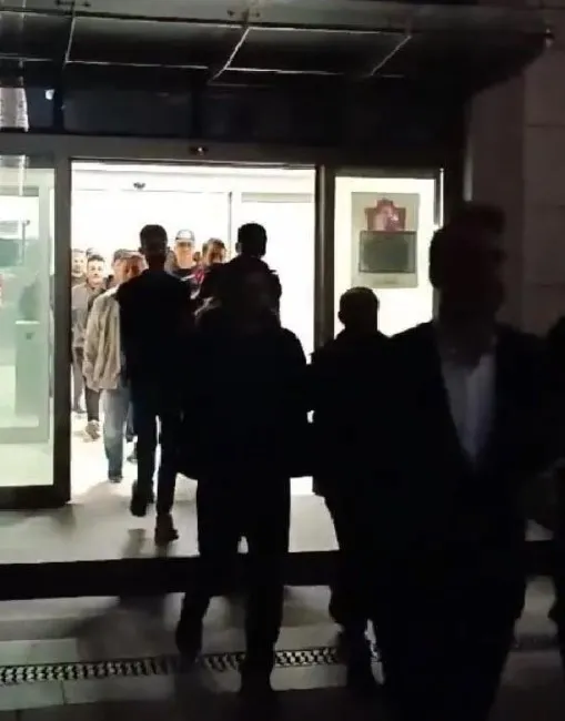 son-dakika-umit-ozdag-hakkinda-ankara-cumhuriyet-bassavciliginca-sorusturma-baslatildi-1701461892116.jpg Son dakika: Ümit Özdağ hakkında Ankara Cumhuriyet Başsavcılığınca soruşturma başlatıldı - 6