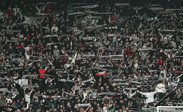 besiktas-giresunsporu-3-1-maglup-etti-1681079800365.jpg Zirve yarışında Kartal’a durmak yok! Beşiktaş Giresunspor’u 3-1 mağlup etti (MAÇ SONUCU ÖZET) - 5
