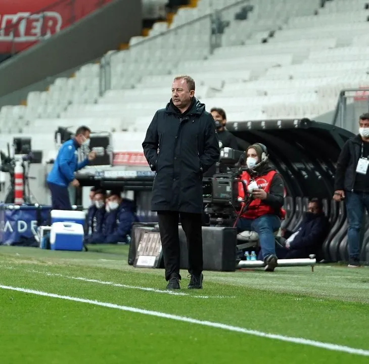 Ahmet Çakar'dan sert sözler: Marafona elini uzatma zahmetinde bulunmuyor