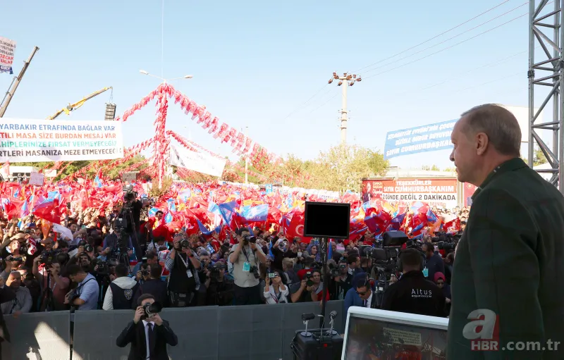 Başkan Recep Tayyip Erdoğan Diyarbakır'da! Diyarbakır'dan 6'lı masaya pankartlı gönderme 13