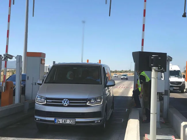 Binali Yıldırım, İstanbul-İzmir Otoyolu'nda minibüs kullandı - 2