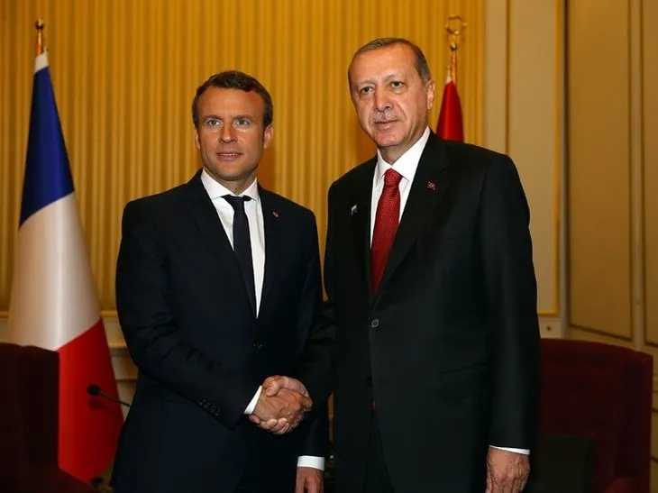 Macron, Cumhurbaşkanı Erdoğan’ı hayranlıkla izledi