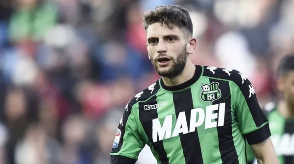 unlu-futbolcu-taraftarlara-saldirdi-en-sevdiklerime-laf-edildi-1660057067869.jpg Ünlü futbolcu taraftarlara saldırdı: En sevdiklerime laf edildi