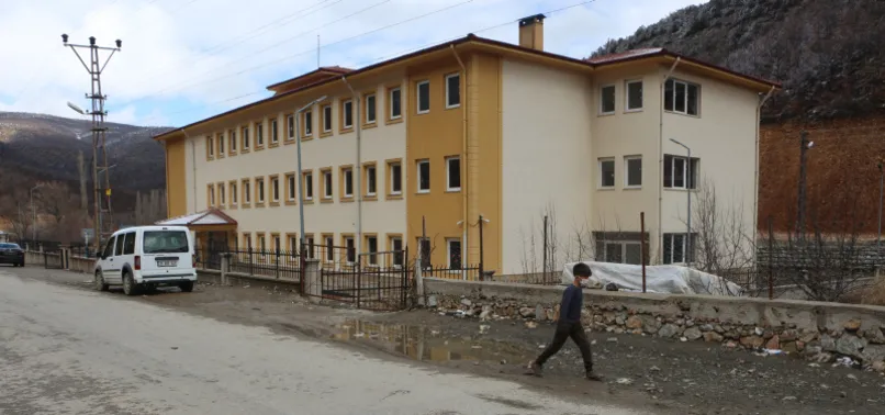 Son dakika: Tokat'ta 30 öğretmen karantinaya alındı! Eğitime 10 gün ara verildi